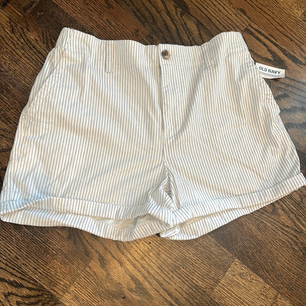 NWT Womens Size M Blue & White Pinstripe Shorts